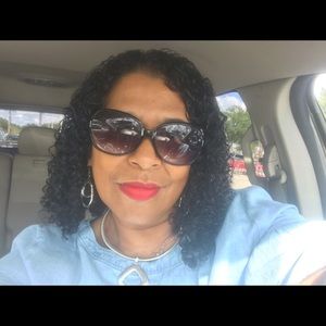 Meet your Posher, Raquel